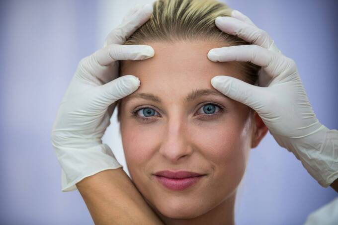 Understanding-Blepharoplasty-An-Insight-into-Eyelid-Lift-Surgery-and-Its-Benefits-scaled